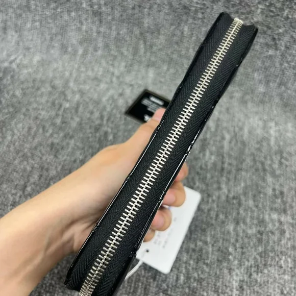 100% Authentic CHANEL Patent Leather Wallet - Picture 3 of 14